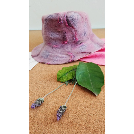 Sombrero de lana teñido con tintes naturales