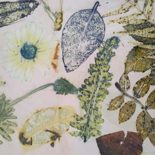 Ecoprint en cuero y flores en tela